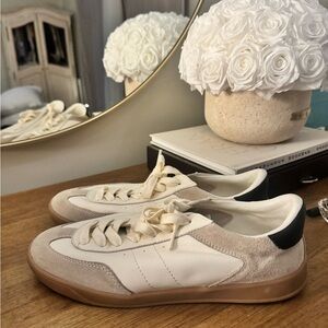 Women's White and Tan 👟